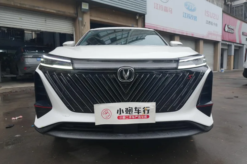 Changan CS75 PLUS 2022 Second generation 1.5T Automatic Deluxe exterior photo 2 Changan CS75 PLUS 2022 Second generation 1.5T Automatic Deluxe exterior photo 2