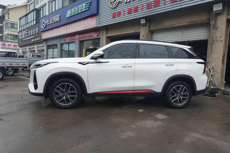 Changan CS75 PLUS 2022 Second generation 1.5T Automatic Deluxe exterior photo 3 Changan CS75 PLUS 2022 Second generation 1.5T Automatic Deluxe exterior photo 3