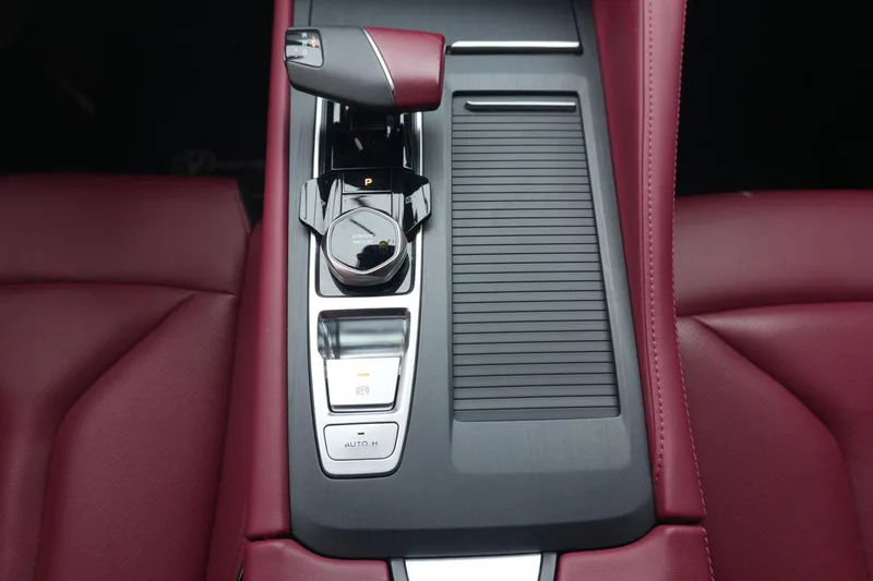 Changan CS75 PLUS 2022 Second generation 1.5T Automatic Deluxe interior photo 9 Changan CS75 PLUS 2022 Second generation 1.5T Automatic Deluxe interior photo 9