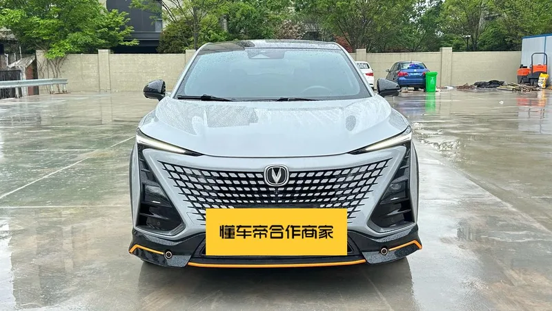 Changan UNI-T 2022 1.5T Tipo de excelencia exterior foto 2 Changan UNI-T 2022 1.5T Tipo de excelencia exterior foto 2