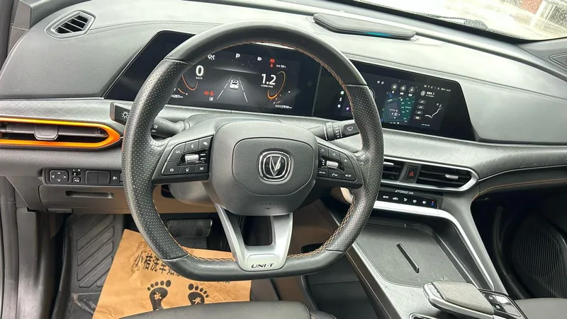 Changan UNI-T 2022 1.5T Tipo de excelencia interior foto 11 Changan UNI-T 2022 1.5T Tipo de excelencia interior foto 11