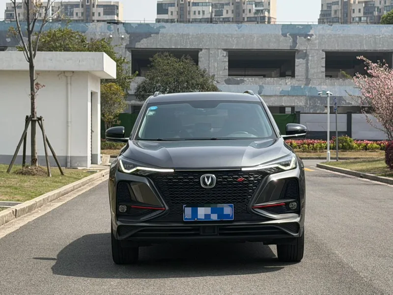 Changan CS75 PLUS 2020 1.5T Tipo de lujo automático exterior foto 2 Changan CS75 PLUS 2020 1.5T Tipo de lujo automático exterior foto 2