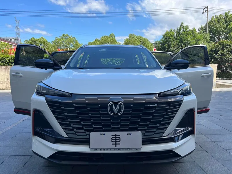 Changan CS55 PLUS 2021 Versión de la ballena azul 1.5T DCT Acabado premium interior foto 11 Changan CS55 PLUS 2021 Versión de la ballena azul 1.5T DCT Acabado premium interior foto 11