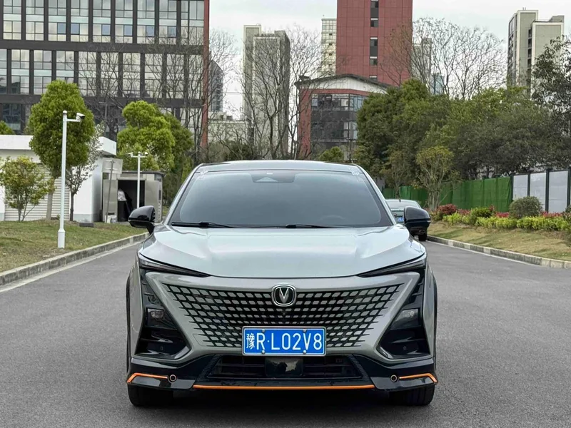 Changan UNI-T 2021 1.5T Versión deportiva Modelo insignia exterior foto 2 Changan UNI-T 2021 1.5T Versión deportiva Modelo insignia exterior foto 2