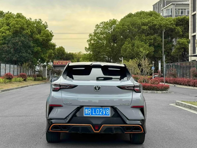 Changan UNI-T 2021 1.5T Versión deportiva Modelo insignia exterior foto 5 Changan UNI-T 2021 1.5T Versión deportiva Modelo insignia exterior foto 5