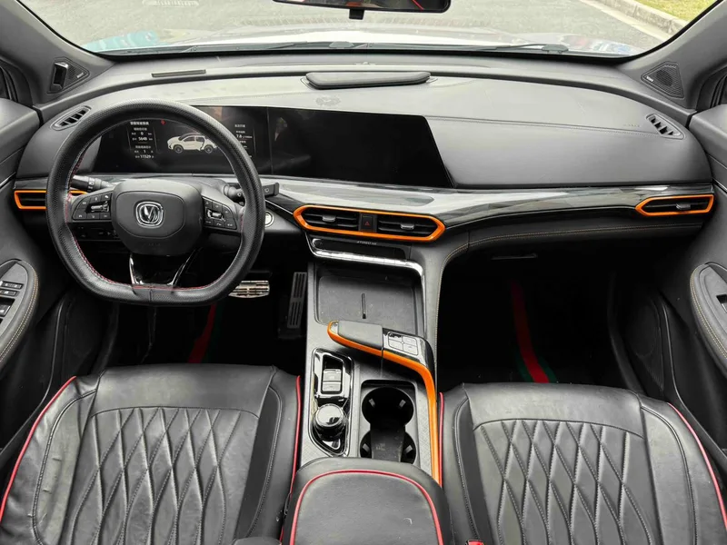 Changan UNI-T 2021 1.5T Versión deportiva Modelo insignia interior foto 12 Changan UNI-T 2021 1.5T Versión deportiva Modelo insignia interior foto 12