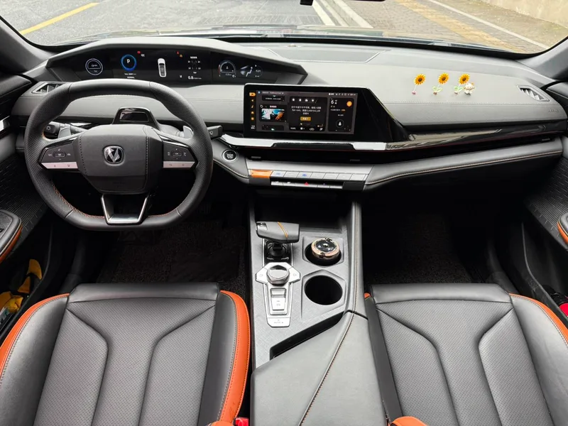 Changan UNI-V 2023 1.5T Premium Trim interior photo 11 Changan UNI-V 2023 1.5T Premium Trim interior photo 11