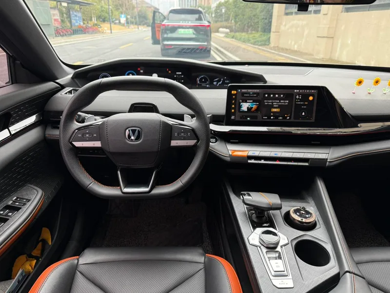 Changan UNI-V 2023 1.5T Premium Trim interior photo 12 Changan UNI-V 2023 1.5T Premium Trim interior photo 12