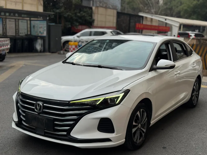 Changan Eado 2021 PLUS 1.6L GDI CVT Type d'élite extérieur photo 1 Changan Eado 2021 PLUS 1.6L GDI CVT Type d'élite extérieur photo 1