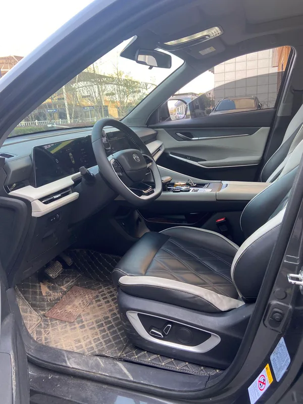 Changan CS75 PLUS 2023 Tercera generación 1.5T Automático de lujo exterior foto 8 Changan CS75 PLUS 2023 Tercera generación 1.5T Automático de lujo exterior foto 8