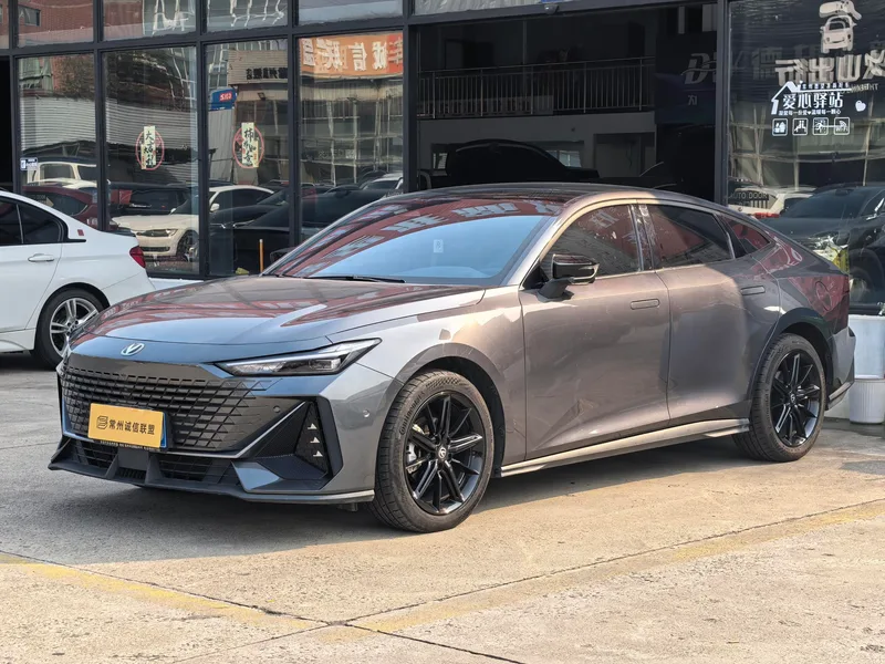 Changan UNI-V 2023 1.5T Wisdom Pilot Type exterior photo 1 Changan UNI-V 2023 1.5T Wisdom Pilot Type exterior photo 1