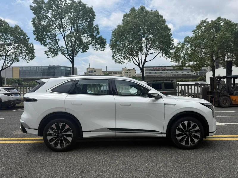 Changan CS75 PLUS 2025 Fourth generation Ultra 2.0T New Blue Whale Wisdom Zhiqing Type exterior photo 4