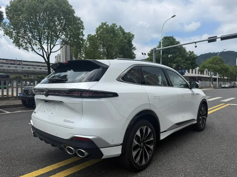 Changan CS75 PLUS 2025 Fourth generation Ultra 2.0T New Blue Whale Wisdom Zhiqing Type exterior photo 6