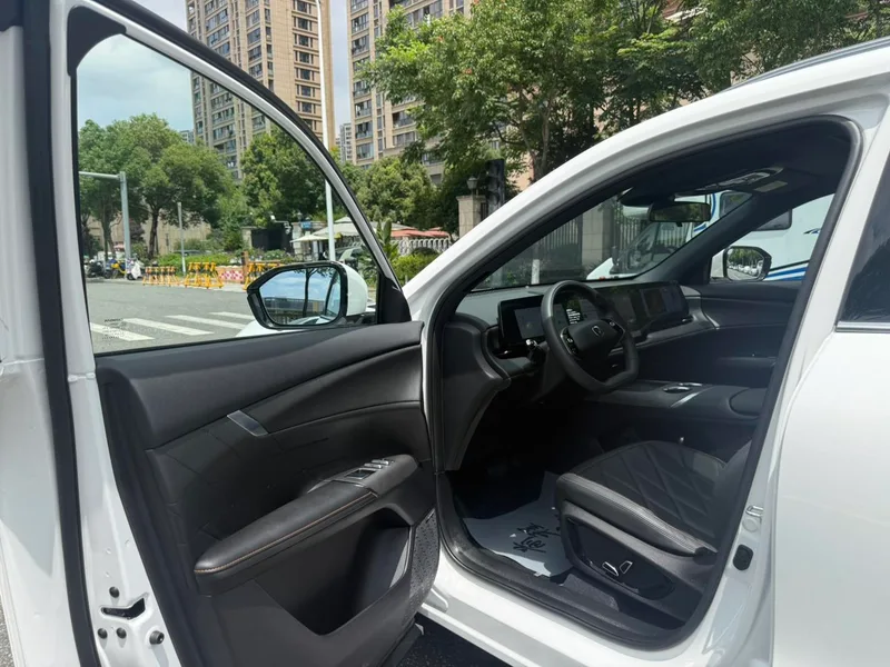 Changan CS75 PLUS 2025 Fourth generation Ultra 2.0T New Blue Whale Wisdom Zhiqing Type interior photo 11