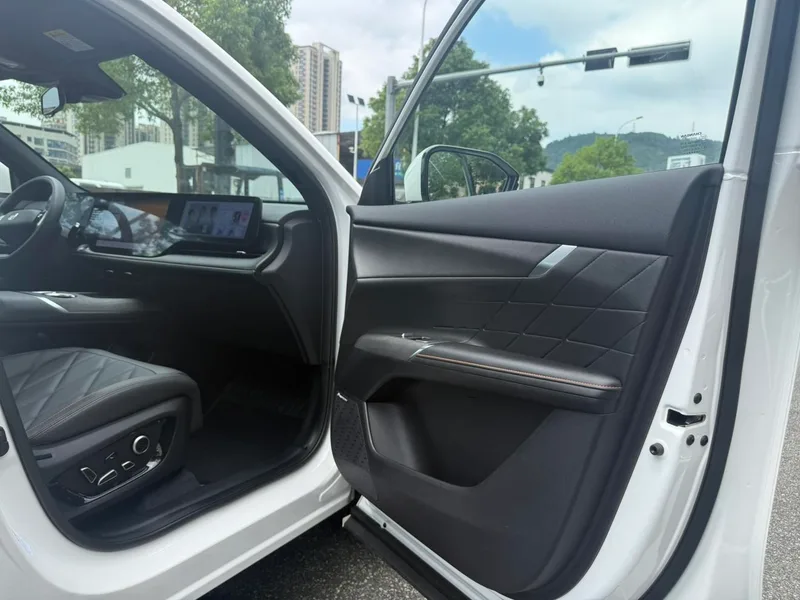 Changan CS75 PLUS 2025 Fourth generation Ultra 2.0T New Blue Whale Wisdom Zhiqing Type interior photo 18