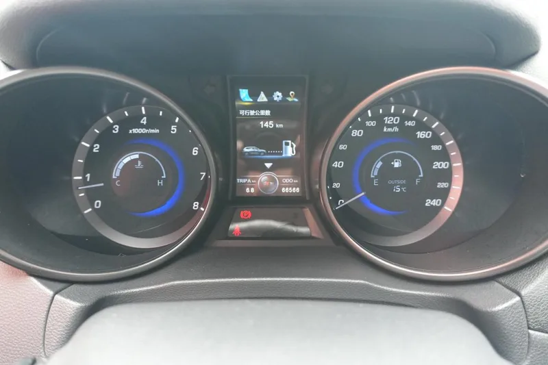 Changan CS75 2017 Cool Edition 1.5T Manual front sharing type interior photo 8 Changan CS75 2017 Cool Edition 1.5T Manual front sharing type interior photo 8