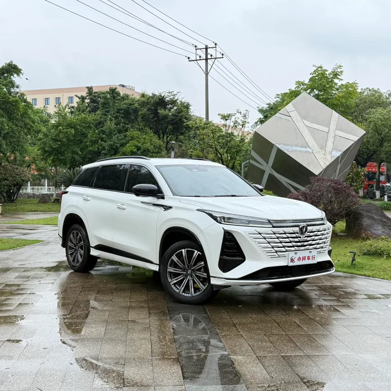 Changan CS75 PLUS 2024 Tercera generación Edición campeona 1.5T Conducción inteligente automática exterior foto 3 Changan CS75 PLUS 2024 Tercera generación Edición campeona 1.5T Conducción inteligente automática exterior foto 3