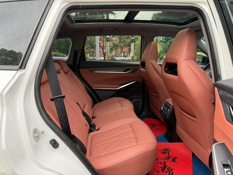 Changan CS75 PLUS 2024 Tercera generación Edición campeona 1.5T Conducción inteligente automática interior foto 18 Changan CS75 PLUS 2024 Tercera generación Edición campeona 1.5T Conducción inteligente automática interior foto 18