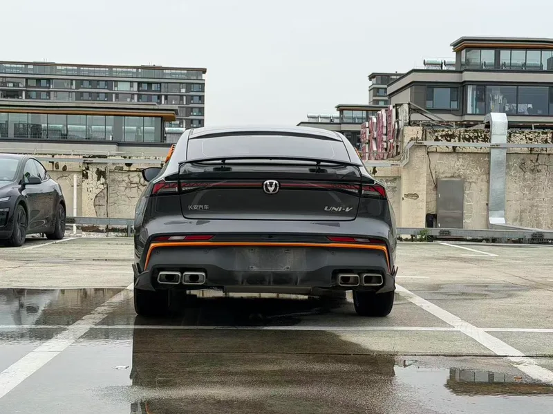 Changan UNI-V 2025 1.5T 500Bar Luxury sports-style exterior photo 8 Changan UNI-V 2025 1.5T 500Bar Luxury sports-style exterior photo 8