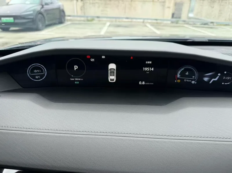 Changan UNI-V 2025 1.5T 500Bar Luxury sports-style interior photo 12 Changan UNI-V 2025 1.5T 500Bar Luxury sports-style interior photo 12