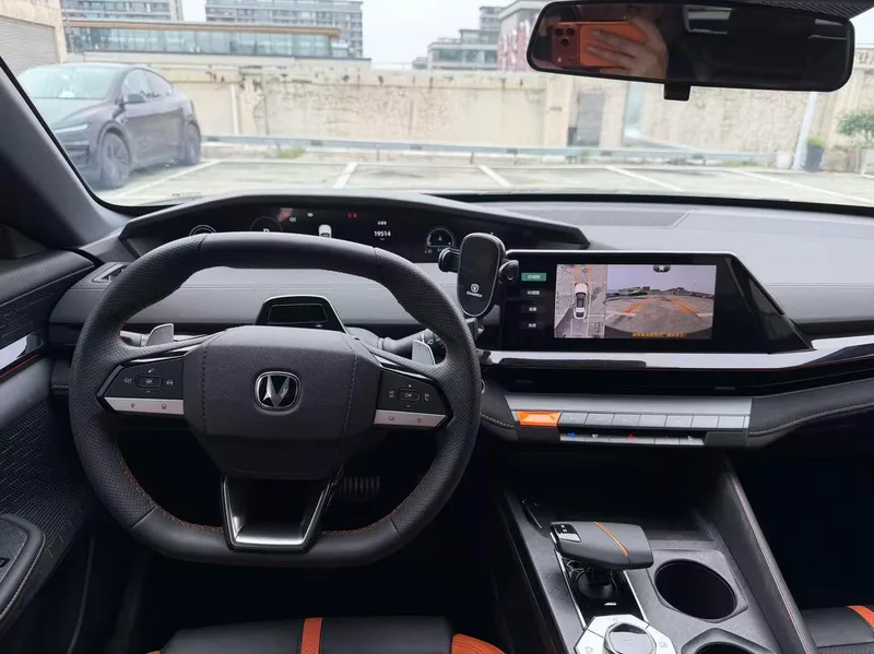 Changan UNI-V 2025 1.5T 500Bar Luxury sports-style interior photo 13 Changan UNI-V 2025 1.5T 500Bar Luxury sports-style interior photo 13