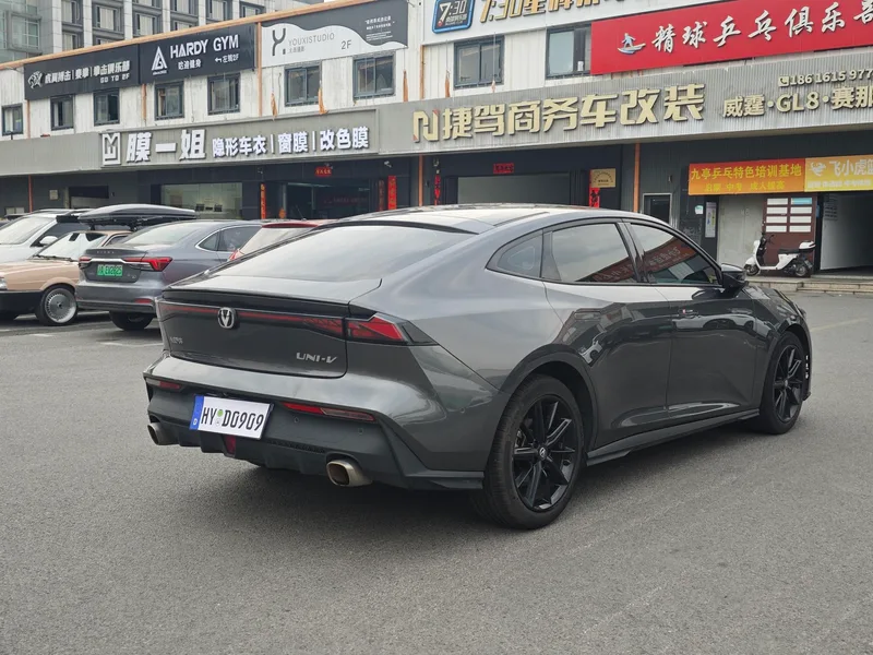 Changan UNI-V 2022 1.5T Tipo piloto inteligente exterior foto 4