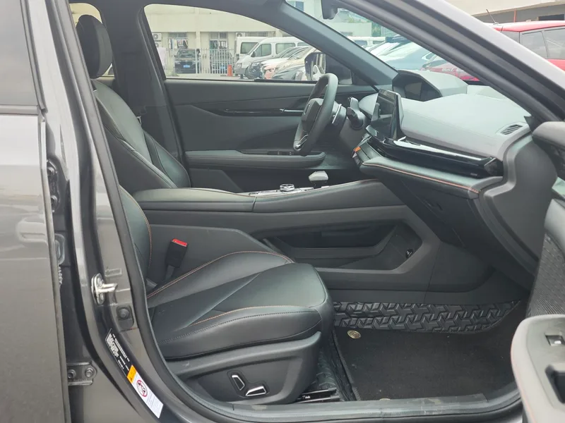 Changan UNI-V 2022 1.5T Tipo piloto inteligente interior foto 11