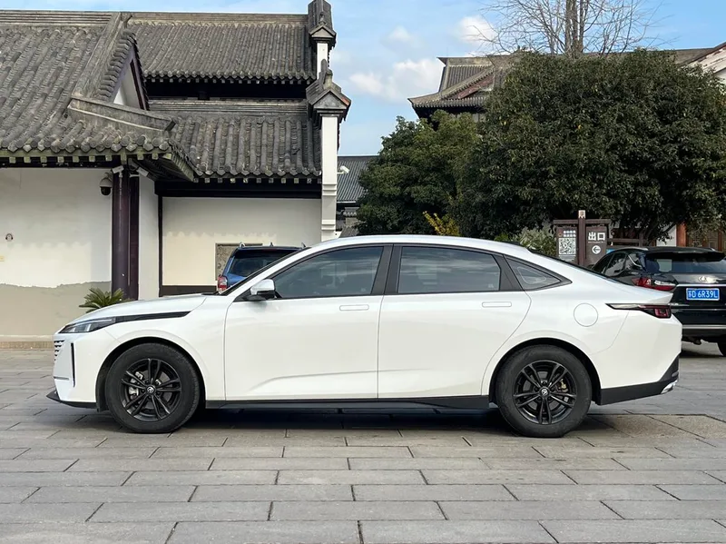 Changan Lamore 2023 1.5T GDI Auto Enjoy Edition exterior photo 3 Changan Lamore 2023 1.5T GDI Auto Enjoy Edition exterior photo 3