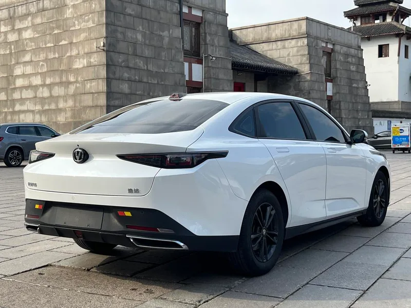 Changan Lamore 2023 1.5T GDI Auto Enjoy Edition exterior photo 6 Changan Lamore 2023 1.5T GDI Auto Enjoy Edition exterior photo 6