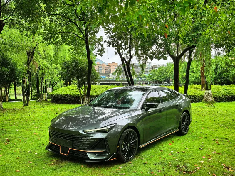 Changan UNI-V 2023 1.5T Sports version exterior photo 1 Changan UNI-V 2023 1.5T Sports version exterior photo 1