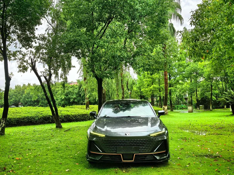 Changan UNI-V 2023 1.5T Sports version exterior photo 2 Changan UNI-V 2023 1.5T Sports version exterior photo 2