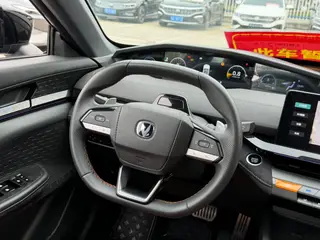 Changan UNI-V 2024 1.5T Престижный спортивный интерьер фото 11