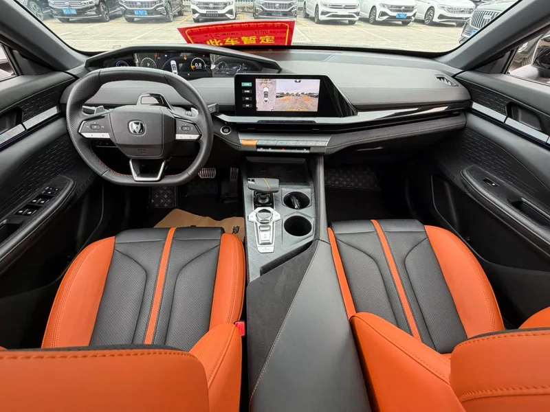 Changan UNI-V 2024 1.5T Престижный спортивный интерьер фото 13