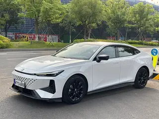 Changan UNI-V 2024 1.5T Премиальная комплектация