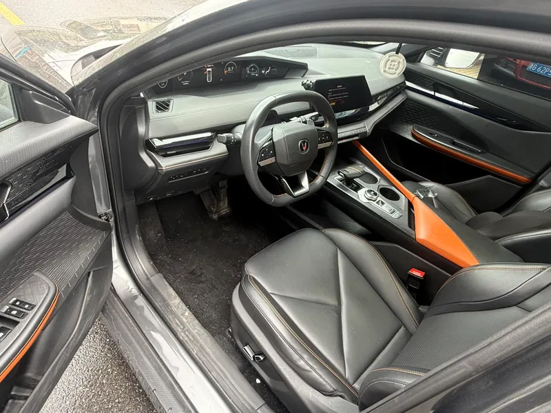 Changan UNI-V 2022 1.5T Premium Trim exterior photo 4