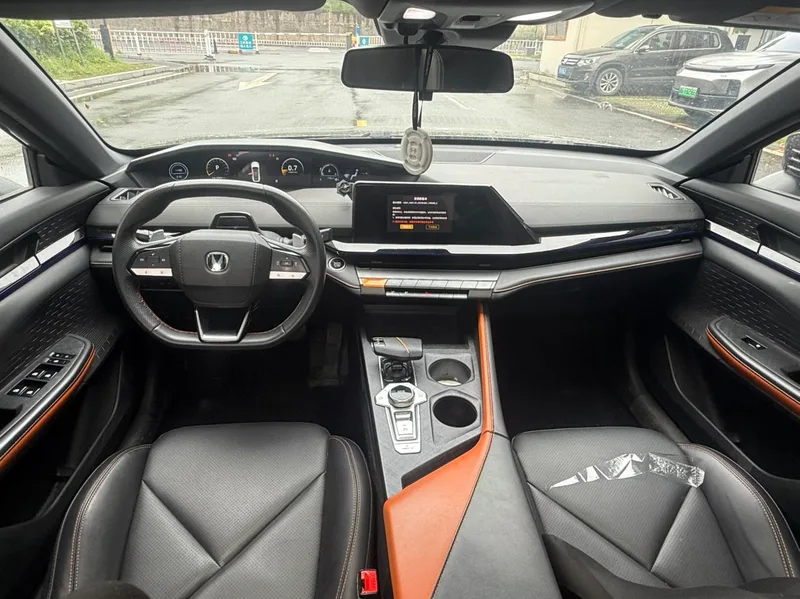 Changan UNI-V 2022 1.5T Premium Trim exterior photo 5