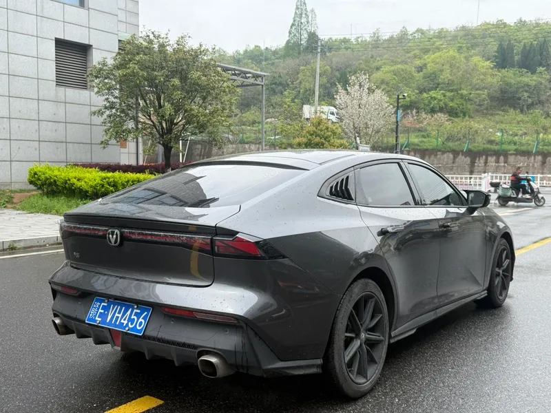 Changan UNI-V 2022 1.5T Premium Trim interior photo 8