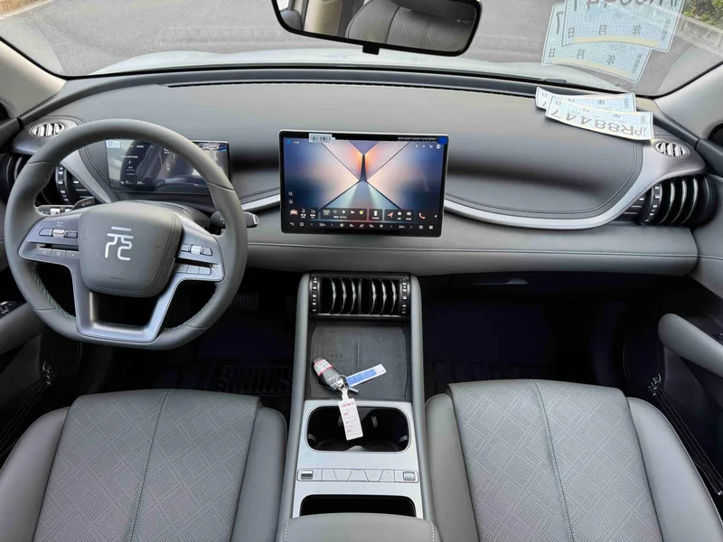 BYD Yuan Plus 2025 Versión de conducción inteligente 510KM Líder interior foto 13 BYD Yuan Plus 2025 Versión de conducción inteligente 510KM Líder interior foto 13