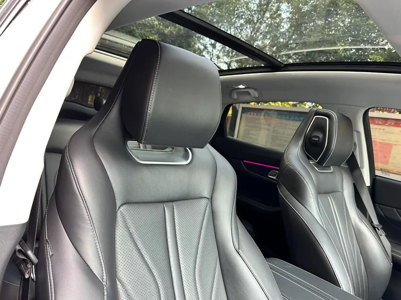 Changan UNI-K 2023 2.0T Tipo de placer interior foto 15 Changan UNI-K 2023 2.0T Tipo de placer interior foto 15