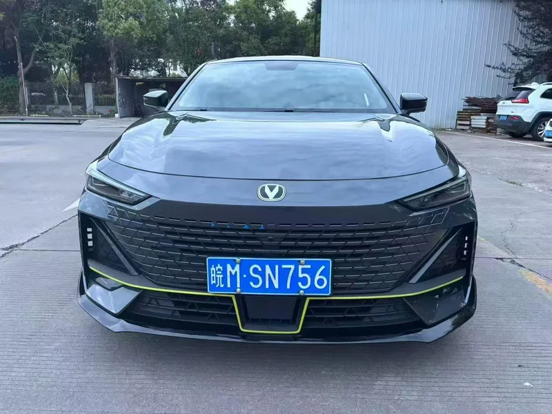 Changan UNI-V 2022 1.5T Versión deportiva exterior foto 4 Changan UNI-V 2022 1.5T Versión deportiva exterior foto 4