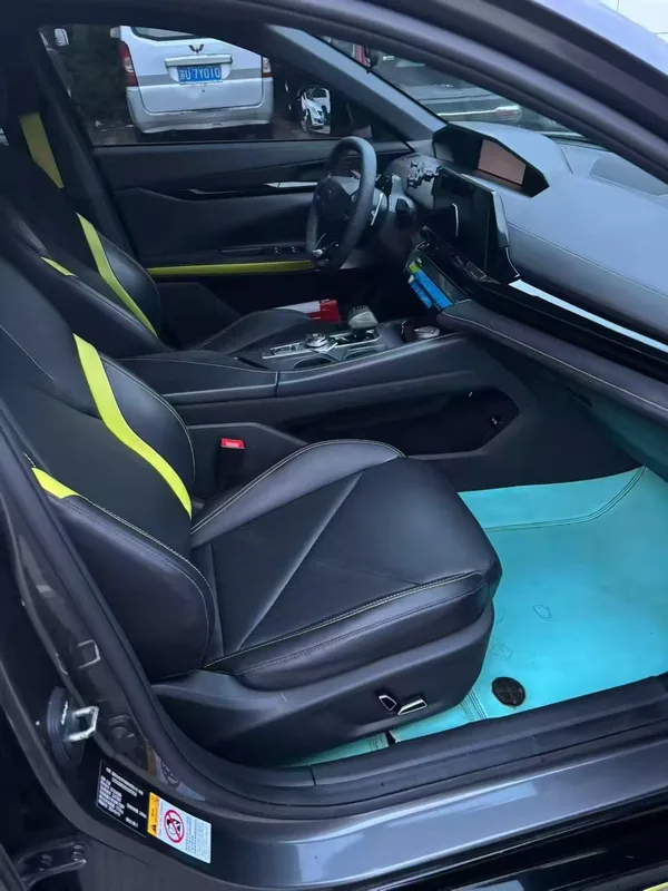 Changan UNI-V 2022 1.5T Versión deportiva interior foto 8 Changan UNI-V 2022 1.5T Versión deportiva interior foto 8