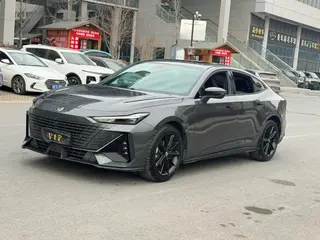 Changan UNI-V 2023 1.5T Премиум-класса