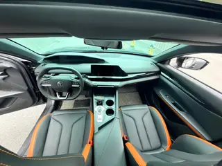 Changan UNI-V 2023 1.5T Tipo de lujo interior foto 9 Changan UNI-V 2023 1.5T Tipo de lujo interior foto 9