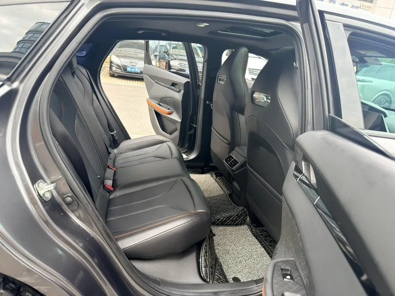 Changan UNI-V 2023 1.5T Tipo de lujo interior foto 11 Changan UNI-V 2023 1.5T Tipo de lujo interior foto 11
