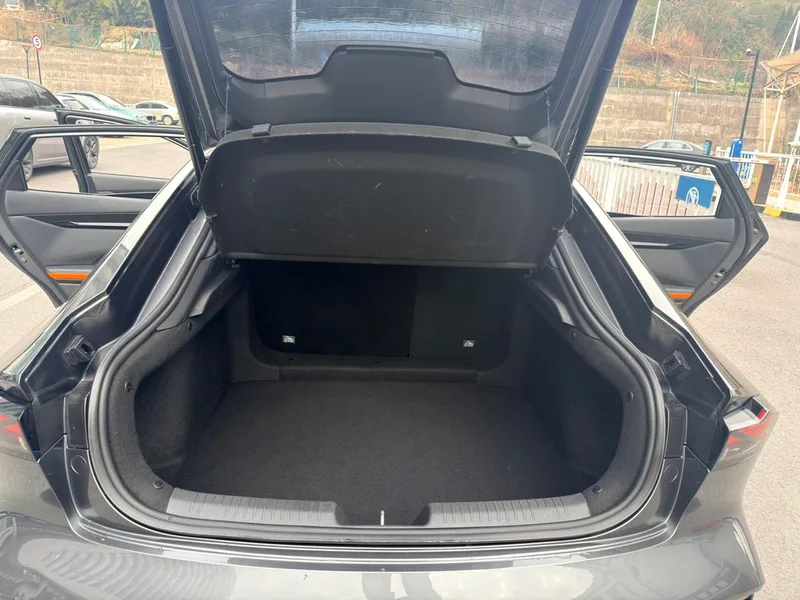 Changan UNI-V 2023 1.5T Tipo de lujo interior foto 13 Changan UNI-V 2023 1.5T Tipo de lujo interior foto 13