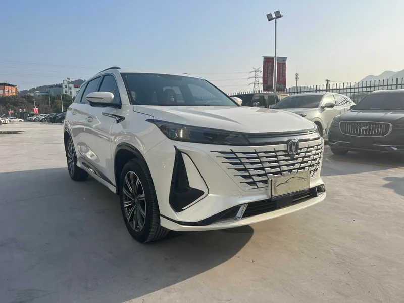 Changan CS75 PLUS 2023 Third generation 1.5T Automatic Deluxe exterior photo 3