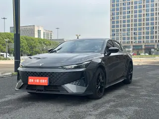 Changan UNI-V 2024 1.5T Премиум-класса