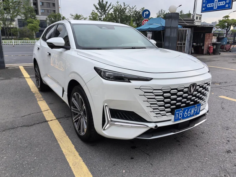 Changan UNI-K 2023 2.0T Yuelai type exterior photo 3 Changan UNI-K 2023 2.0T Yuelai type exterior photo 3