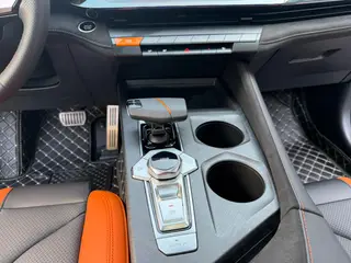 Changan UNI-V 2024 1.5T Luxury sports-style interior photo 10 Changan UNI-V 2024 1.5T Luxury sports-style interior photo 10