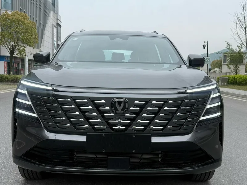 Changan CS75 PLUS 2025 Fourth generation Ultra 2.0T New Blue Whale Wisdom Zhiqing Type exterior photo 2 Changan CS75 PLUS 2025 Fourth generation Ultra 2.0T New Blue Whale Wisdom Zhiqing Type exterior photo 2